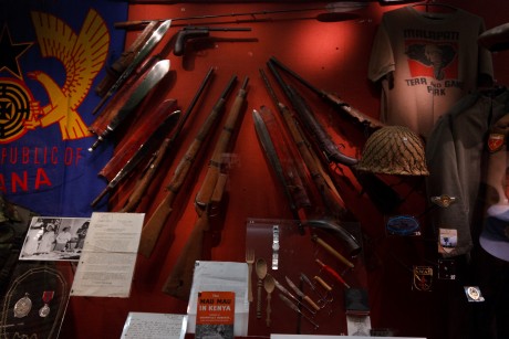 Bueno pues he encontrado las fotografias que hice en el museo de Londres sobre armas-militaria y las queria 111