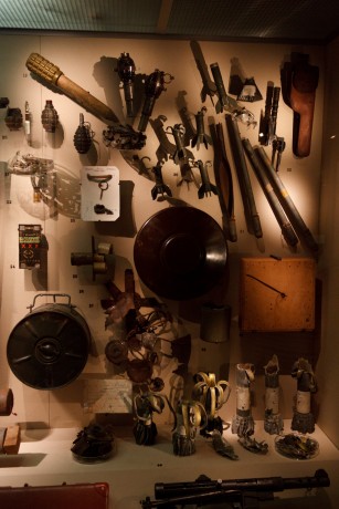 Bueno pues he encontrado las fotografias que hice en el museo de Londres sobre armas-militaria y las queria 122