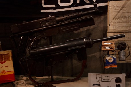 Bueno pues he encontrado las fotografias que hice en el museo de Londres sobre armas-militaria y las queria 120