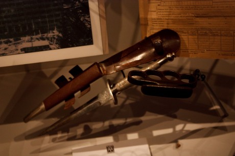 Bueno pues he encontrado las fotografias que hice en el museo de Londres sobre armas-militaria y las queria 152