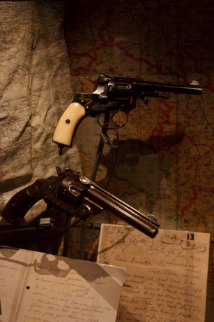 Bueno pues he encontrado las fotografias que hice en el museo de Londres sobre armas-militaria y las queria 151