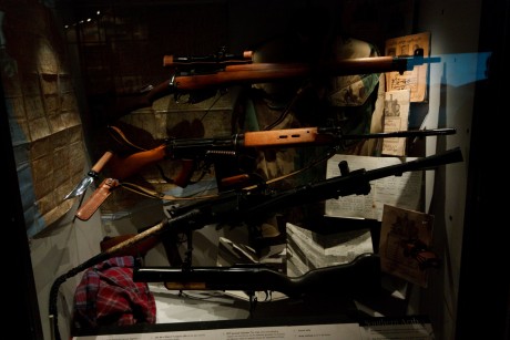 Bueno pues he encontrado las fotografias que hice en el museo de Londres sobre armas-militaria y las queria 160