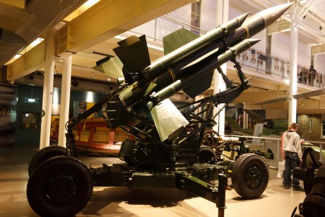 Bueno pues he encontrado las fotografias que hice en el museo de Londres sobre armas-militaria y las queria 81
