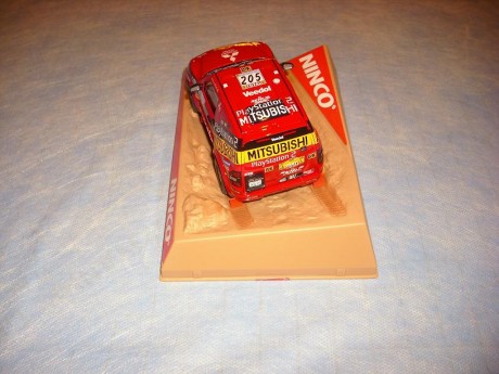 Hola!!!

Vendo Mitsubishi Pajero “JUTTA” para Scalextric Slot Ninco. (Referencia 50305).

Suspensión Proshock. 10