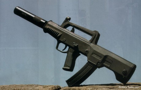 Como dirían los chinos, el "subfusil tipo 5" es su estándar en las policías chinas.

Tiene unos 01