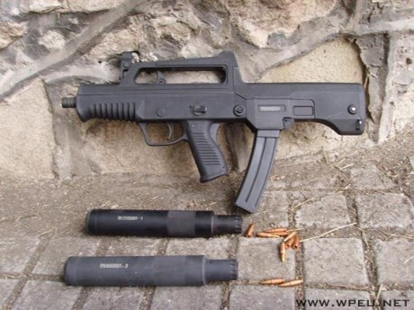 Como dirían los chinos, el "subfusil tipo 5" es su estándar en las policías chinas.

Tiene unos 10