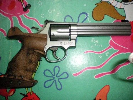 Hola compañeros, hoy he recogido mi nueva arma y como ya la tengo en mis manos os la muestro, es un revolver 50