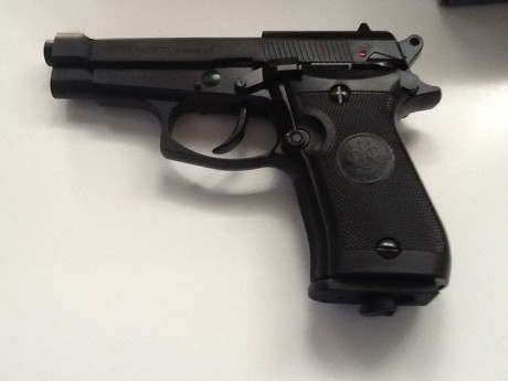 Ya me he hecho con la nueva Beretta de Umarex en Leopard de Madrid.
Os dejo unas fotitos no muy buenas....con 11