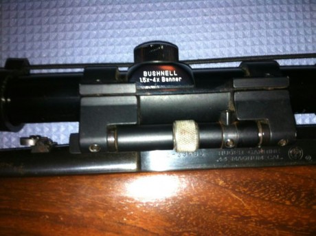 Hola, me he comprado una carabina ruger 44, el modelo antiguo, me viene con un visor bushnell de 1, 5-4 00