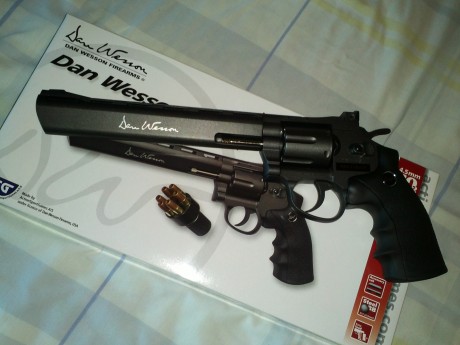 Hola! Hace poco adquiri una dan wesson 8" de 4.5mm ya que su aspecto me enamoro... por no decir lo 00