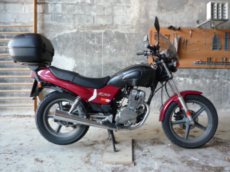 Debido a una lesión vertebral, he tomado la decisión de vender a mi buena amiga, una Honda CB 250 " 00