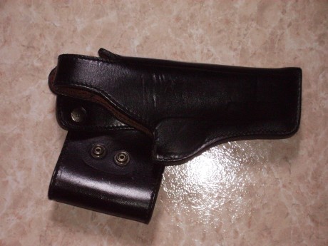 Hola a todos, pongo a la venta esta excelente funda de servicio de la casa Roal, para una BRNO CZ 75  01