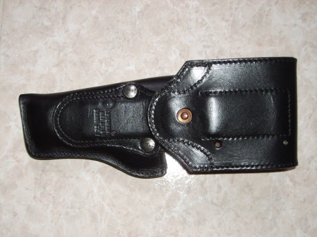 Hola a todos, pongo a la venta esta excelente funda de servicio de la casa Roal, para una BRNO CZ 75  00