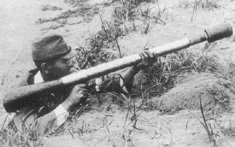 Como dirían los chinos, el "subfusil tipo 5" es su estándar en las policías chinas.

Tiene unos 70
