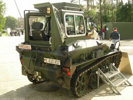 Esta es una nueva versión del popular vehículo ligero de cadenas Wiesel del ejercito alemán. Es el Wiesel 12