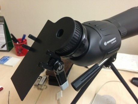 Tras comprar el telescopio empecé a pensar cómo podría hacer un apaño para acoplarle el iPhone al ocular.
Ya 20