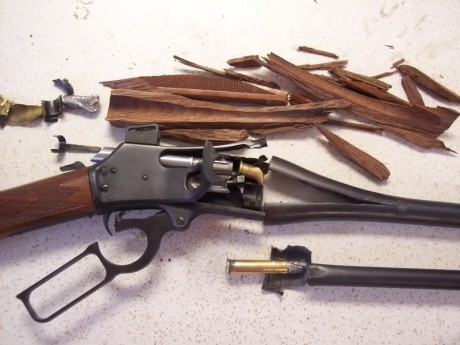 Hola polvoristas,

Estoy enredando con un Marlin 1985 G en 45/70recientemente adquirido, aprovechando 40