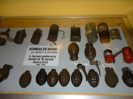  Buen corto !! pero hay una gran pega!! esos uniformes ni siquiera son españoles y esas escopetas de caza 172
