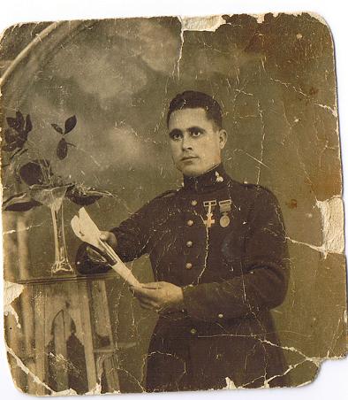  Buen corto !! pero hay una gran pega!! esos uniformes ni siquiera son españoles y esas escopetas de caza 90