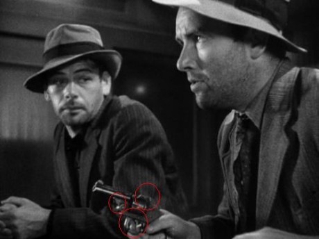 Compañeros,

En vista de las ganas de algunos (Elcafe, Wilcow, Vrakk, etc) por adivinar armas de películas 20