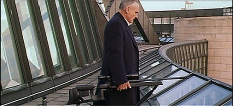 Compañeros,

En vista de las ganas de algunos (Elcafe, Wilcow, Vrakk, etc) por adivinar armas de películas 100