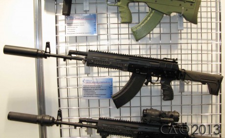 Se le supone que hasta el 2050 tenemos kalaka para rato...

El nuevo, el AK-12, tira en todos lo calibres 00