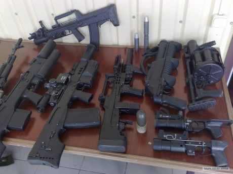 Se le supone que hasta el 2050 tenemos kalaka para rato...

El nuevo, el AK-12, tira en todos lo calibres 41