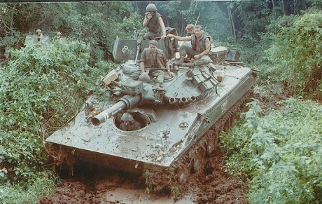 Como cambia todo, una noticia (revista LIFE) decia: 

"el mejor carro ligero; el ejercito destapa 60