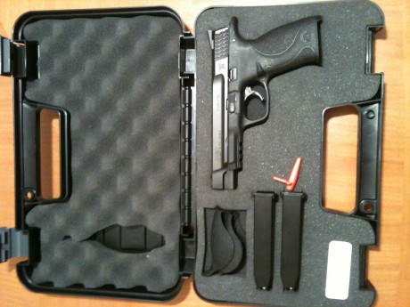 vendo pistola smith&wesson mp9 pro serie,esta casi nueva,muy pocos tiros tambien  entrego  funda rigida 01