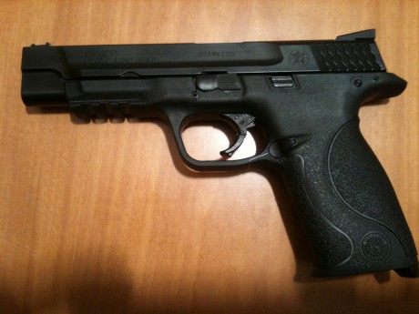 vendo pistola smith&wesson mp9 pro serie,esta casi nueva,muy pocos tiros tambien  entrego  funda rigida 00