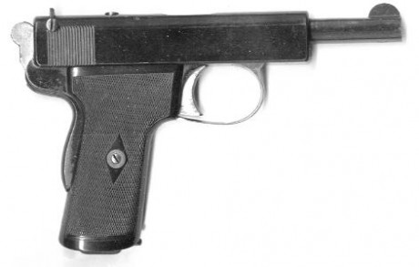 He aquí curioso y vieja pistola automática Webley&Scott modelo 1905 en calibre 7,65 mm, cargador 7 92
