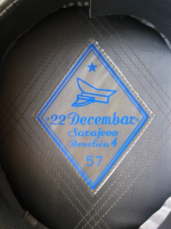 Hola.
Pongo a la venta este lote perteneciente a un oficial de la antigua yugoslavia.
-Gorra de plato 02