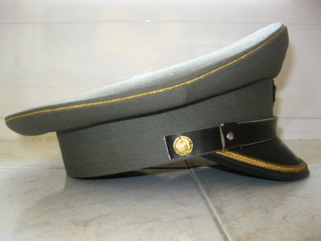 Hola.
Pongo a la venta este lote perteneciente a un oficial de la antigua yugoslavia.
-Gorra de plato 20