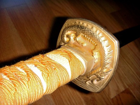 Vendo katana para decoración con soportes de pared incluidos.

Medidas:

Nagasa - 72,5cm (con Habaki)
Tsuka 30