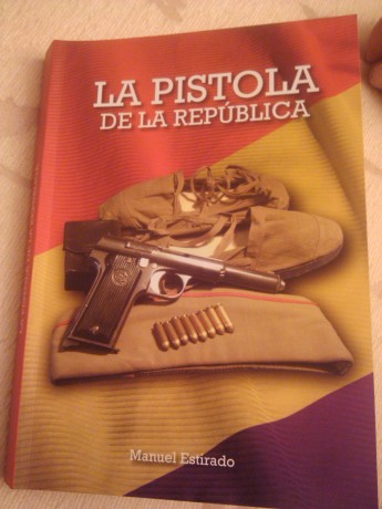 Escrito pòr Manuel Estirado,y con una tirada de 344 unidades, el libro es muy completo y trata de nuestra 01
