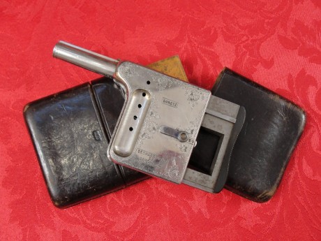 A finales de los años 90 leí un artículo sobre un diminuta pistola rusa que aseguraban ser la "semiautomática 20