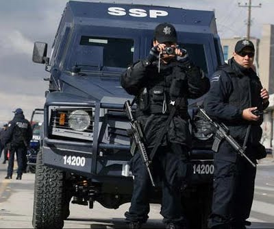 Combate urbano en toda regla...
Daños colaterales seguros...
Bajas propias, a saber...

No es mejor usar 50