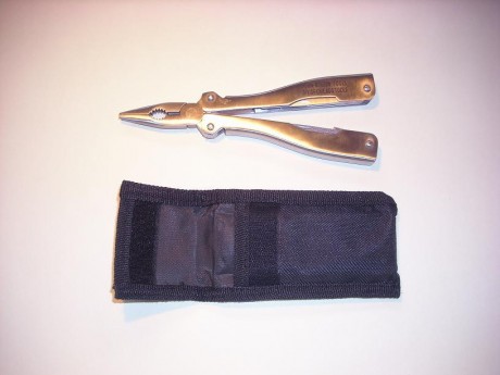 Hola!!!

Vendo multi-herramienta John Benzen Tools.

Con navaja, sierras, destornillador plano, de estrella, 01