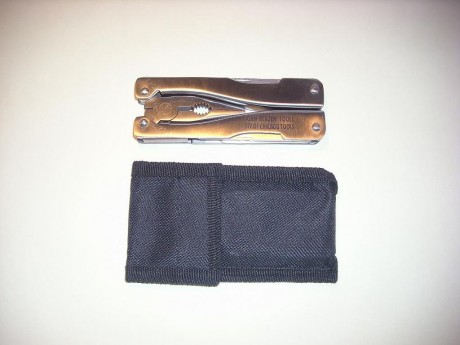 Hola!!!

Vendo multi-herramienta John Benzen Tools.

Con navaja, sierras, destornillador plano, de estrella, 00