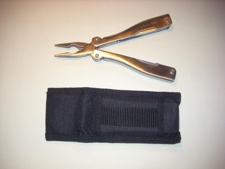 Hola!!!

Vendo multi-herramienta John Benzen Tools.

Con navaja, sierras, destornillador plano, de estrella, 10