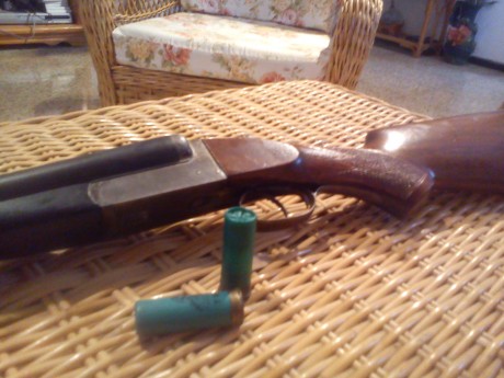 Hola a todos, tengo en posesión una escopeta paralela marca Quillet, calibre 12/65, 850 kg de presión.
Lo 00
