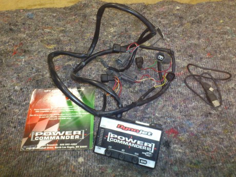 Hola,vendo power commander valido pàra suzuki gsxr 600/750 del año 2006/2007 esta en perfecto estado,entrego 01
