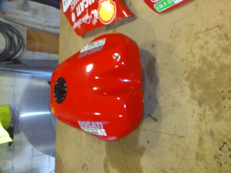 Vendo conjunto de carenados de circuito validos para las ducati 748/916/996/998 de cualquier año.los carenados 01