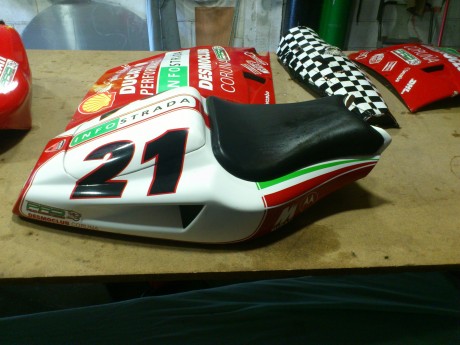 Vendo conjunto de carenados de circuito validos para las ducati 748/916/996/998 de cualquier año.los carenados 00