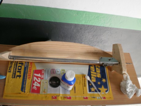 Cual ha sido mi sorpresa que al abrir el bote de Permablue liquido,este ni siquiera es azul como la pasta.
Tan 01