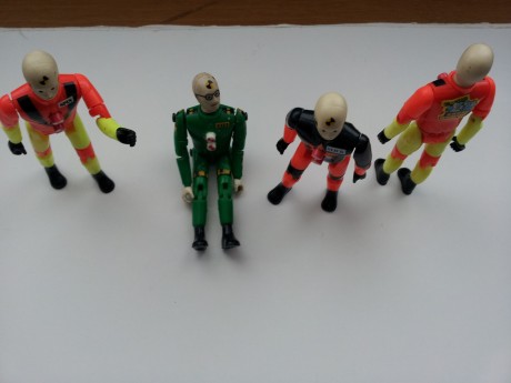 hola . busco juguetes de esta serie , nuevos , usados , rotos o partes , " los increibles crash test 02
