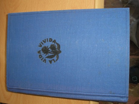 vendo 3 libros:
 a1010015.JPG 
este 15€ 

tambien vendo este, atencion hombres k, esta muy bien para tener 00