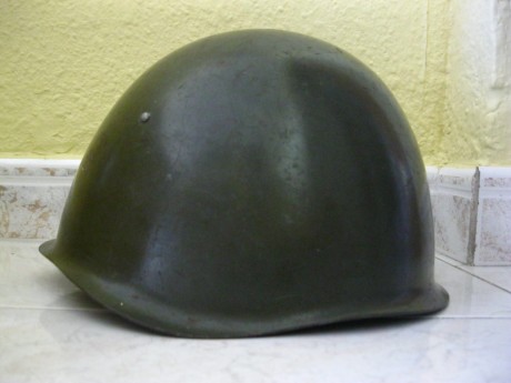 Hola.
Vendo este casco polaco, traido de Bosnia en el año 1994 por mi y que fue usado por las partes contendientes, 00