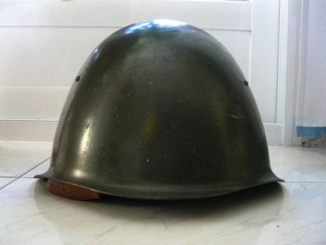 Hola.
Vendo este casco polaco, traido de Bosnia en el año 1994 por mi y que fue usado por las partes contendientes, 10
