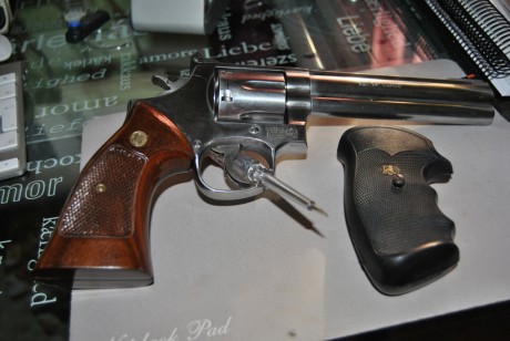 Vendo s&w 686 por no usar. Es del calibre 357 magnun pero como ya sabéis se puede utilizar el 38 especial. 00